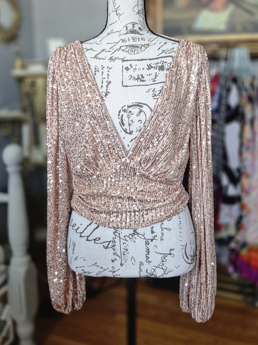 NWT 70s Vibe Sequin V-Neck Long Sleeve Crop Top Rose Gold Large